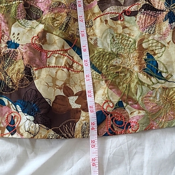 CHICO'S Spring Flowers Shia 100% Silk Skirt Floral Embroidered Midi Skirt Sz 1 - Picture 4 of 7